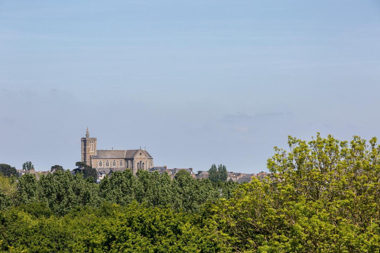 La Metairie-Du-Vauhariot - Vue Mer Et Mont Saint Michel - Piscine Chauffee - Acces Gr34 캉칼 외부 사진